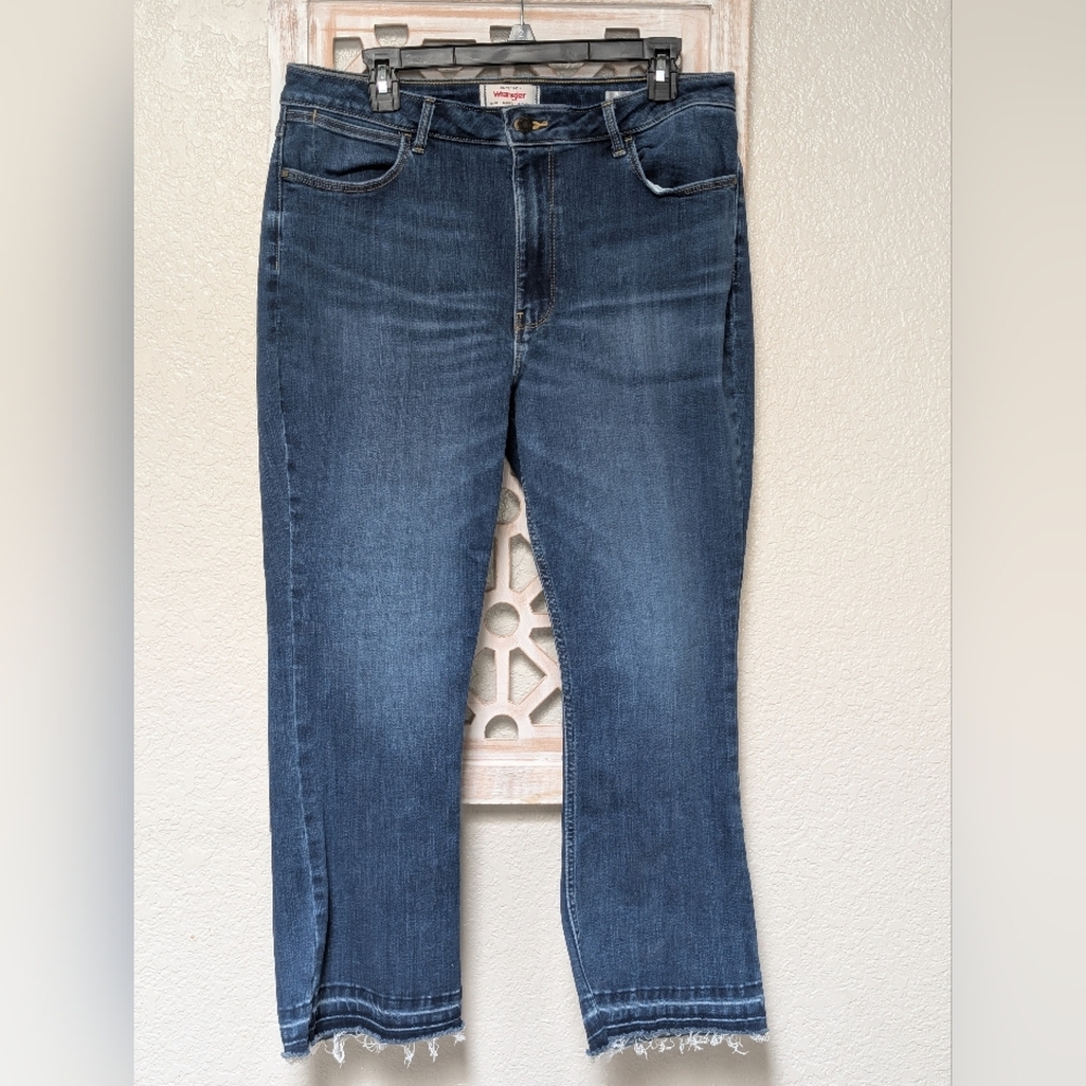 Wrangler high rise kick flare jeans women's size 34 medium wash raw hem western